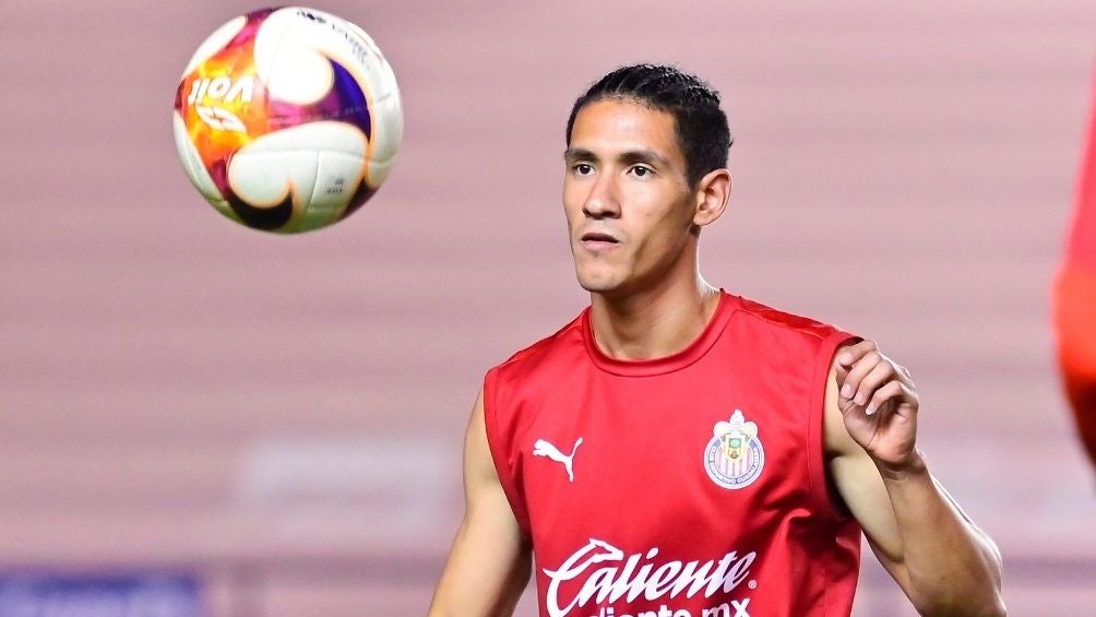 Antuna en un entrenamiento con Chivas