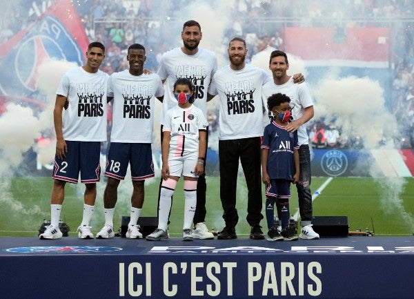 Hakimi, Wijnaldum, Donnarumma, Ramos y Messi durante presentación