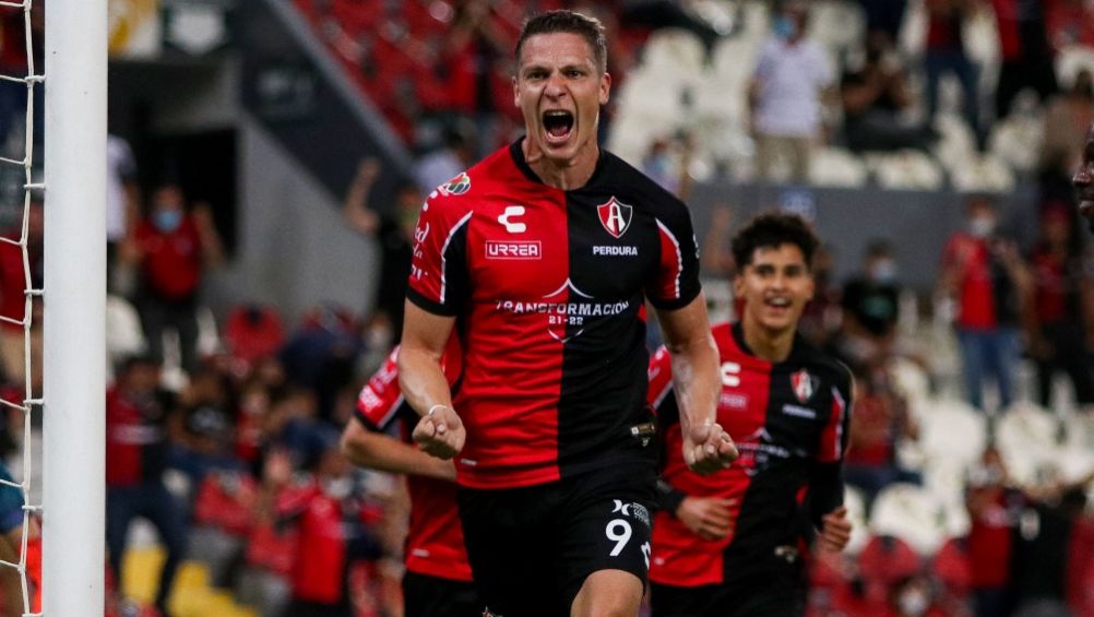 Julio Furch tras anotar gol con el Atlas