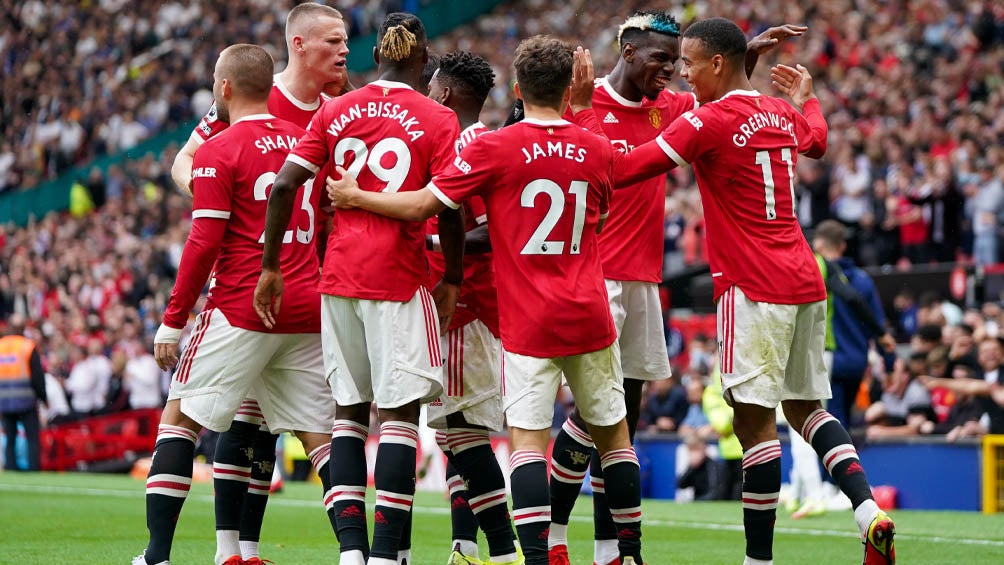 Jugadores del Manchester United festejan un gol 