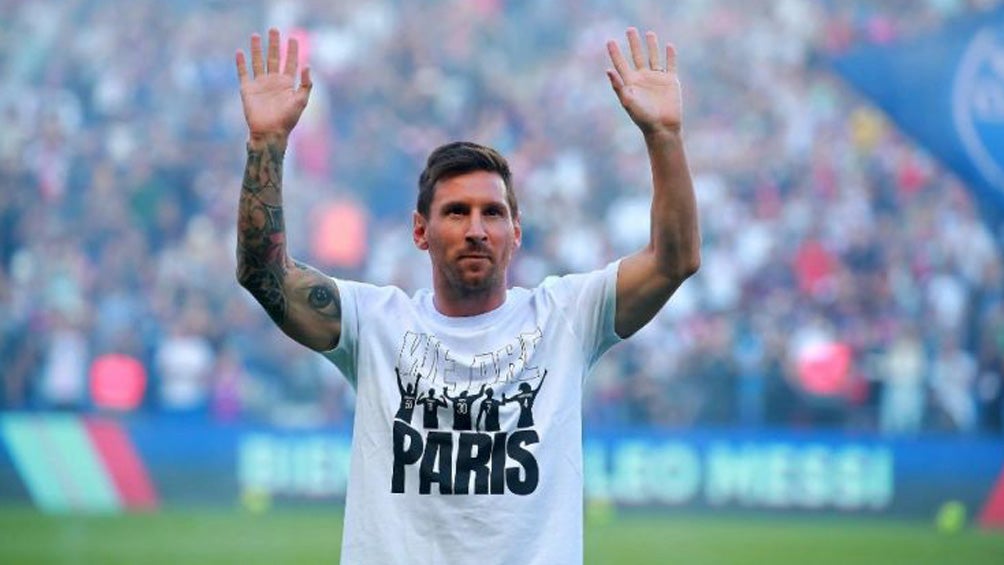 Messi durante presentación en el Parque de los Príncipes con el PSG