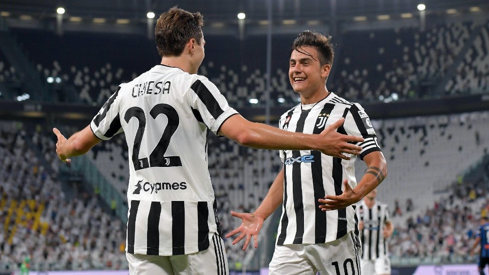 Federico Chiesa celebra gol de Dybala en amistoso frente al Atalanta