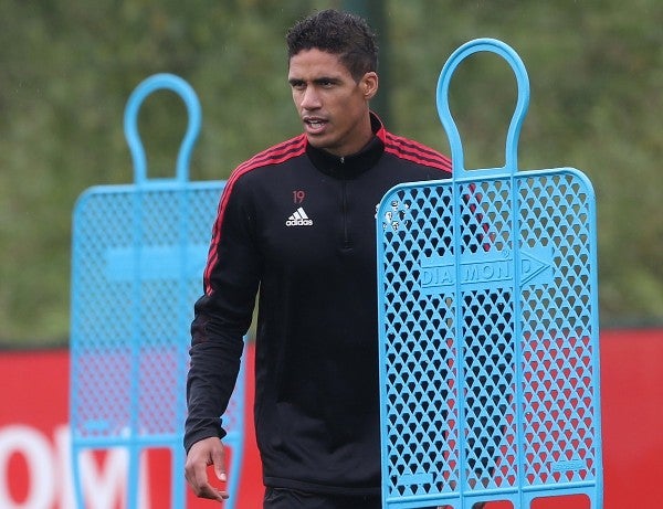 Raphael Varane durante entrenamiento con el Manchester United