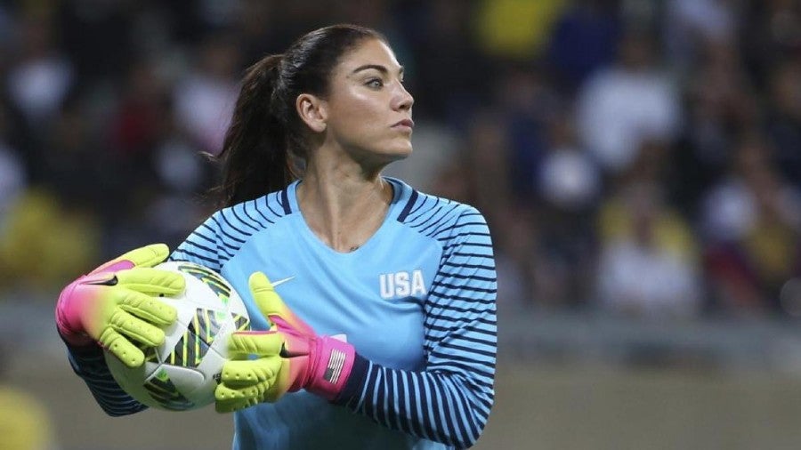 Hope Solo durante un partido con Estados Unidos