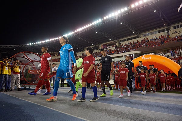 Jugadores de México y Panamá en el Rommel Fernández