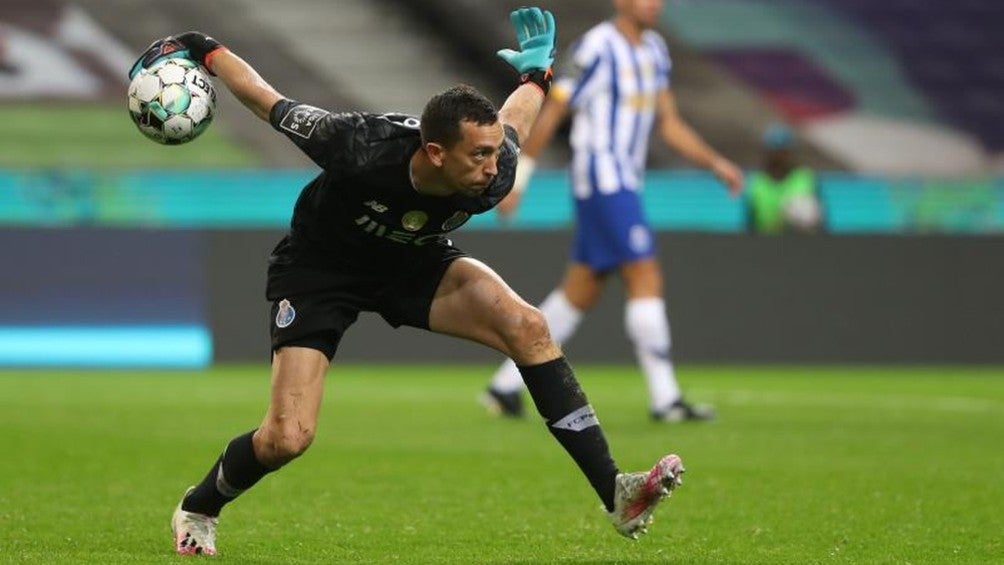 Marchesín fue operado de la rodilla y será baja para el Porto y Argentina