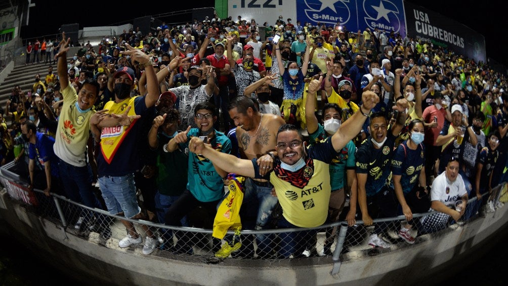 Afición en el Estadio Olímpico Benito Juárez