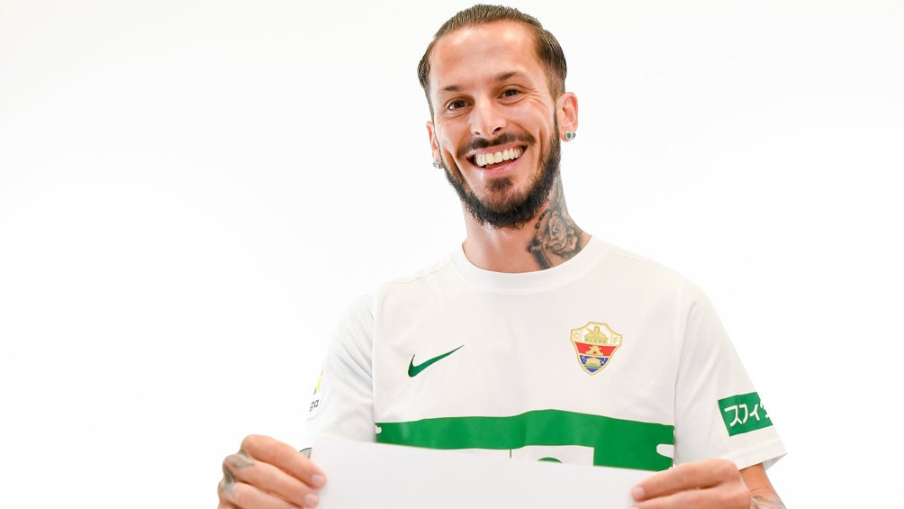 Darío Benedetto posa con la camiseta del Elche 