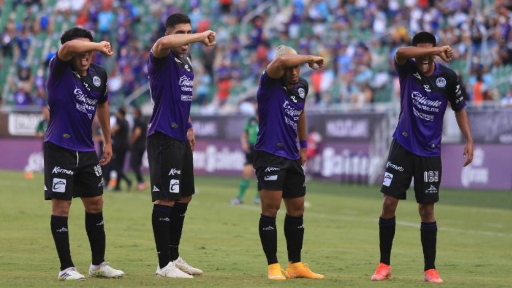 Jugadores de Mazatlán FC en festejo