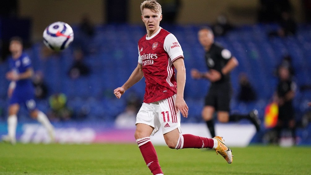 Martin Odegaard en acción con el Arsenal