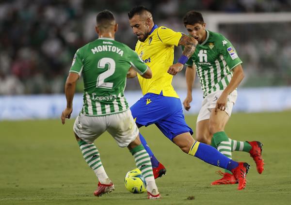 Betis y Cádiz repartieron unidades 