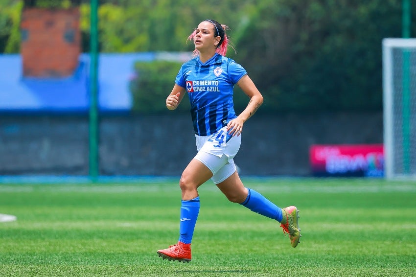 Michelle Montero en un partido de Cruz Azul Femenil