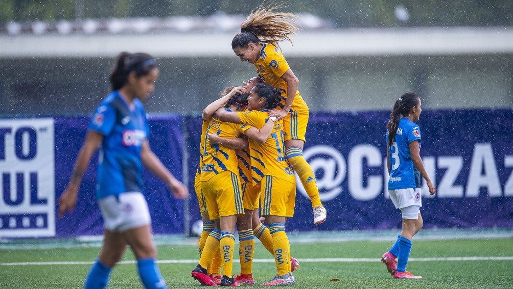 Tigres celebra frente al Cruz Azul en el Apertura 2021