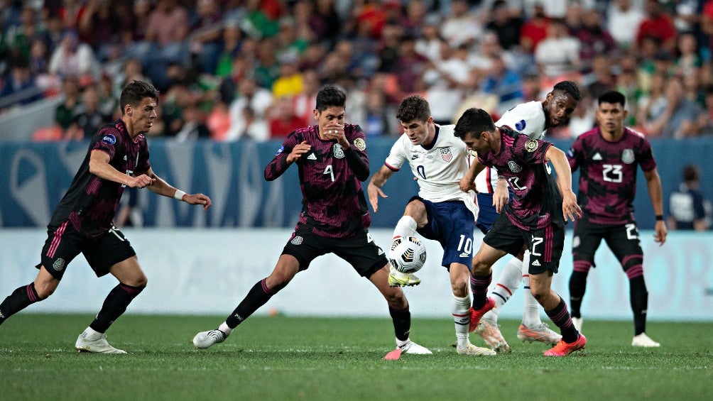 Pulisic en acción con Estados Unidos frente a la Selección Mexicana