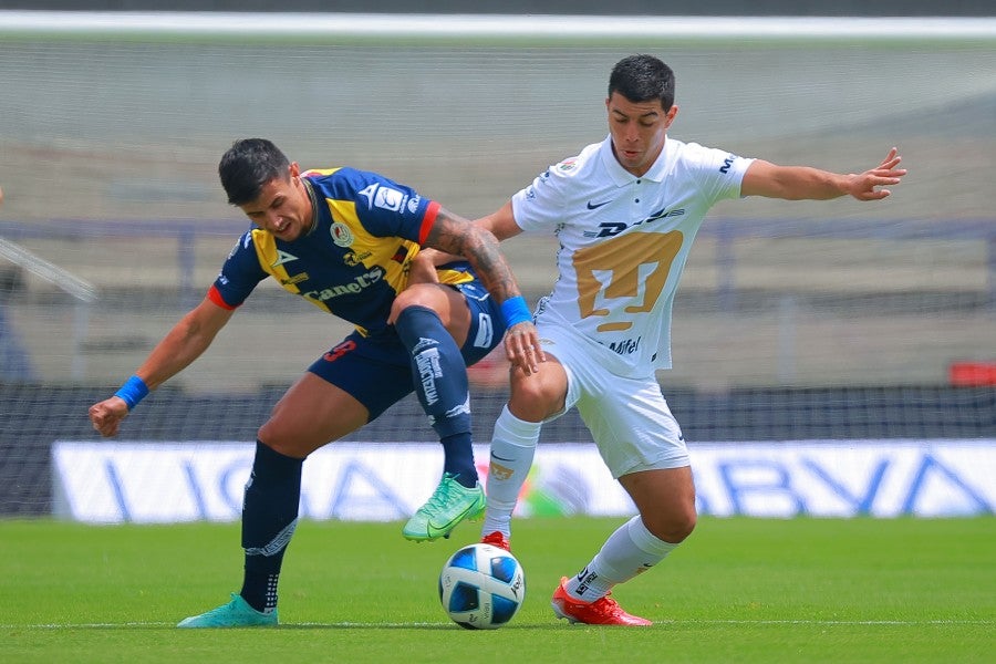 Erik Lira durante un partido con Pumas