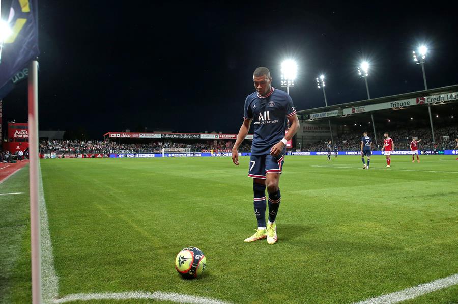 Kylian Mbappé durante un partido con el PSG