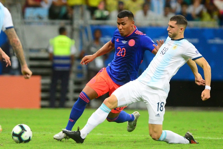 Roger Martínez durante un partido con Colombia