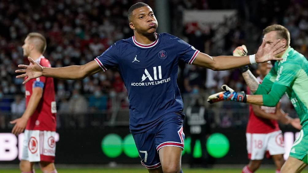 Mbappé celebrando un gol con el PSG