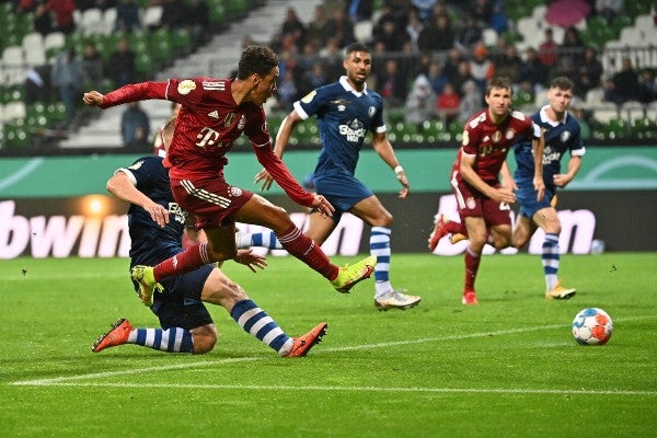 Bayern Múnich en acción ante el Bremen