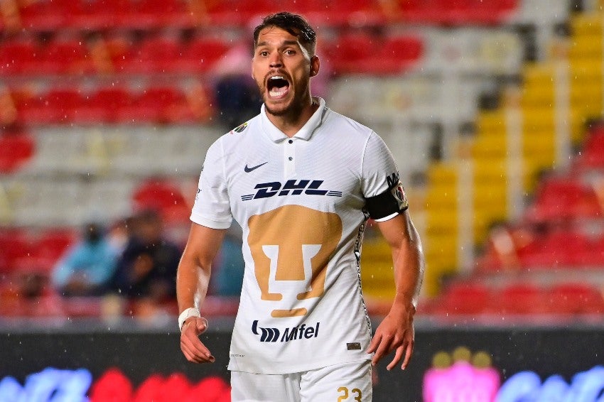 Nicolás Freire en un partido de los Pumas