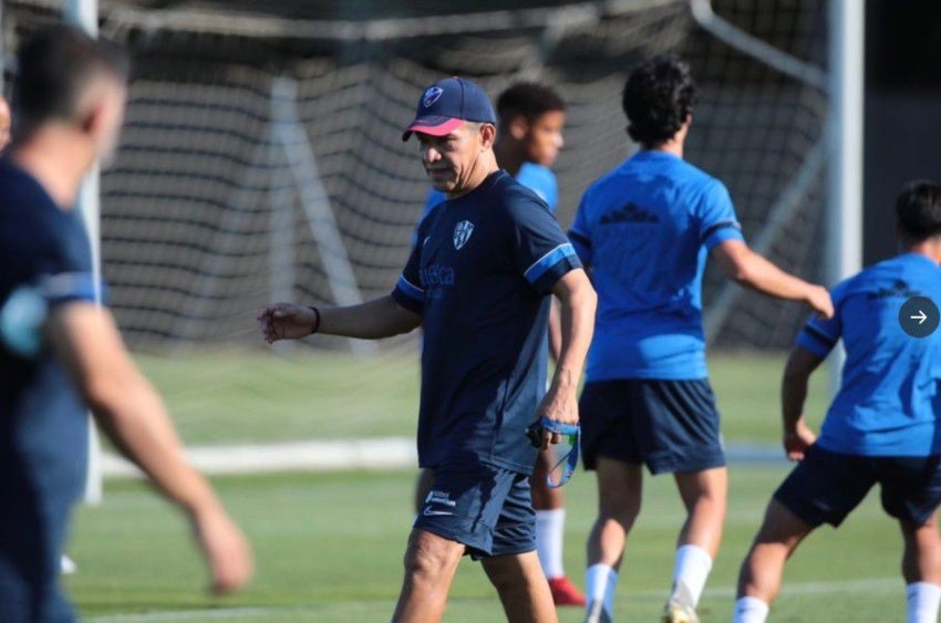 Nacho Ambriz en un entrenamiento del Huesca