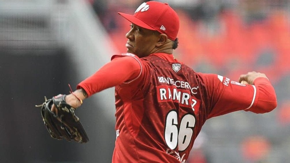 JC Ramírez en acción con Diablos Rojos