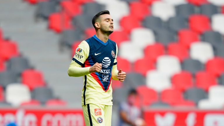 Nicolás Benedetti durante un partido con América