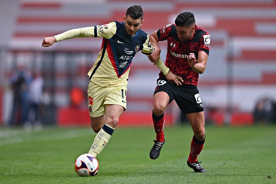 Nicolás Benedetti durante un partido con América 