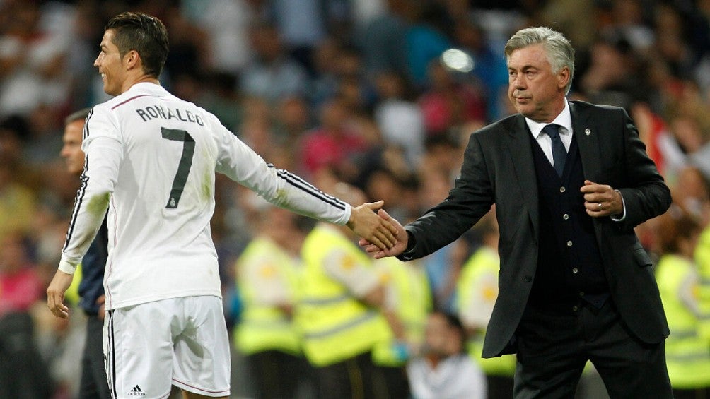 Cristiano Ronaldo durante partido junto a Carlo Ancelotti 