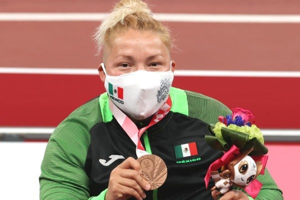 Rosa María Guerrero presume el Bronce para México