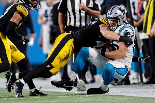 Panthers contra Steelers durante la Final de pretemporada