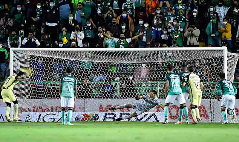 Aguilera anotó de penalti