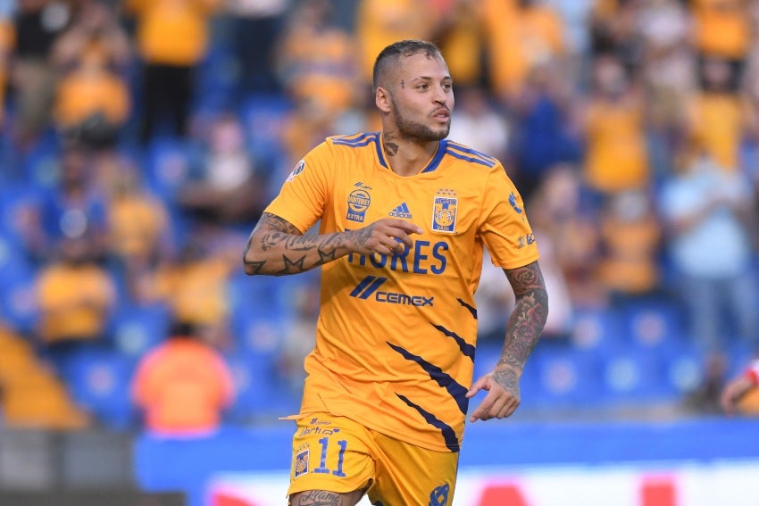 Nicolás López tras anotar gol a favor de Tigres