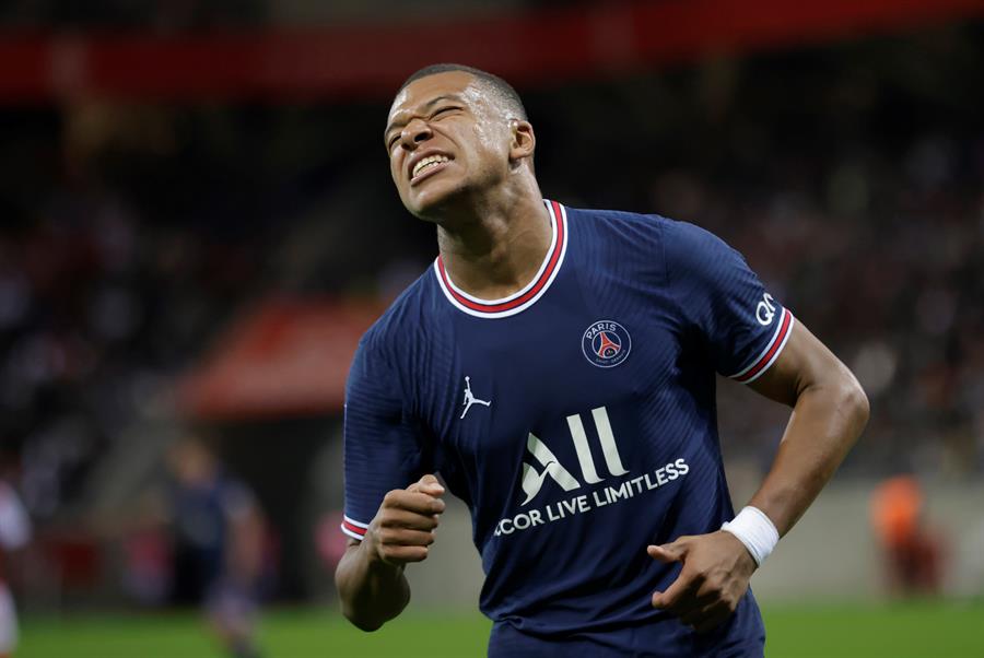 Kylian Mbappé durante un partido con el PSG