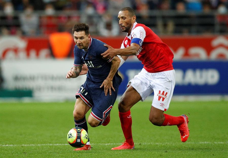 Lionel Messi en su debut con el PSG