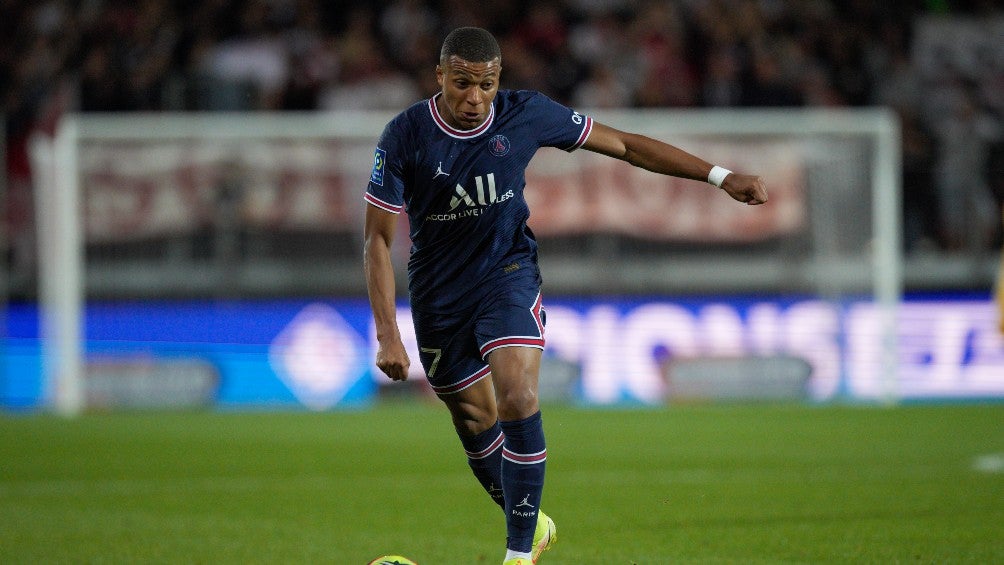 Kylian Mbappé durante un partido con el PSG