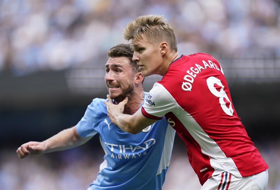 Martin Ødegaard durante un partido con el Arsenal