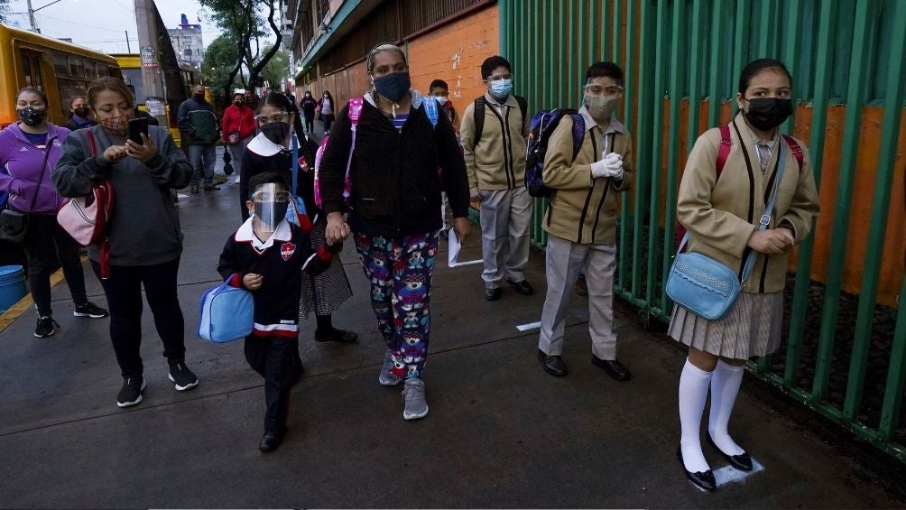 Regreso a clases presenciales en plena tercera ola