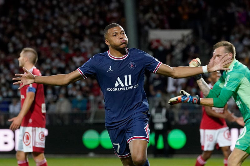 El delantero francés celebrando un gol