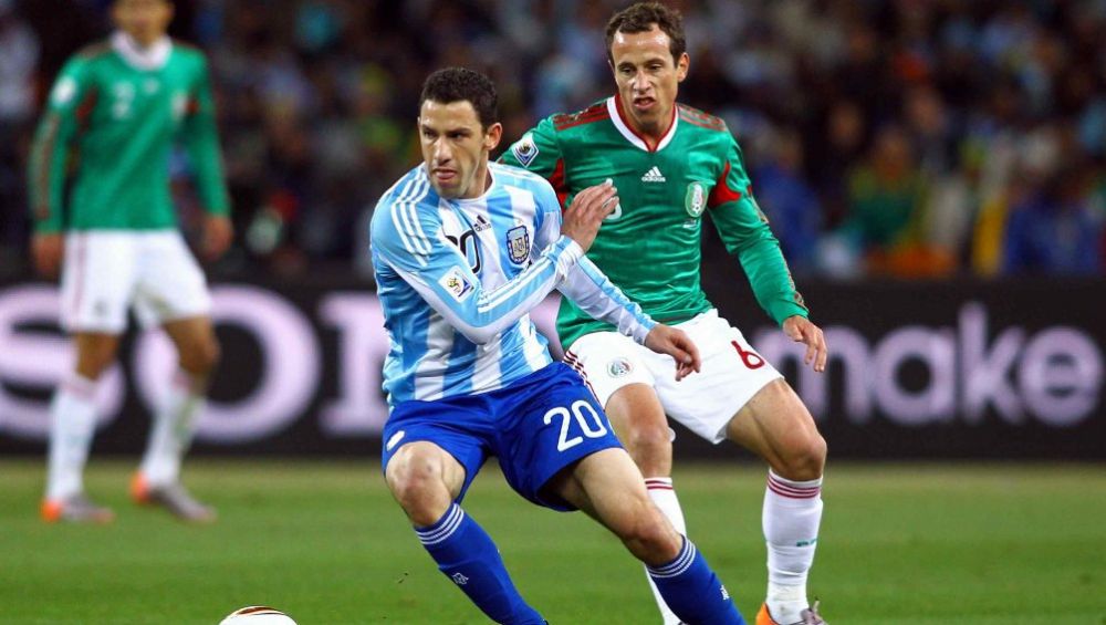 Maxi Rodríguez en acción ante México