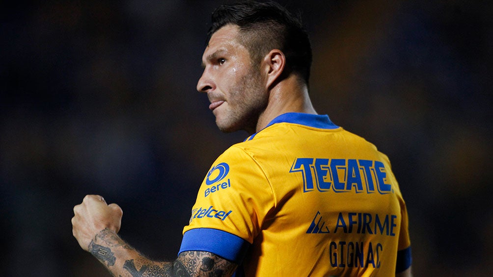 Camioneta con autógrafo de Gignac, a la venta por 4.5 millones de pesos