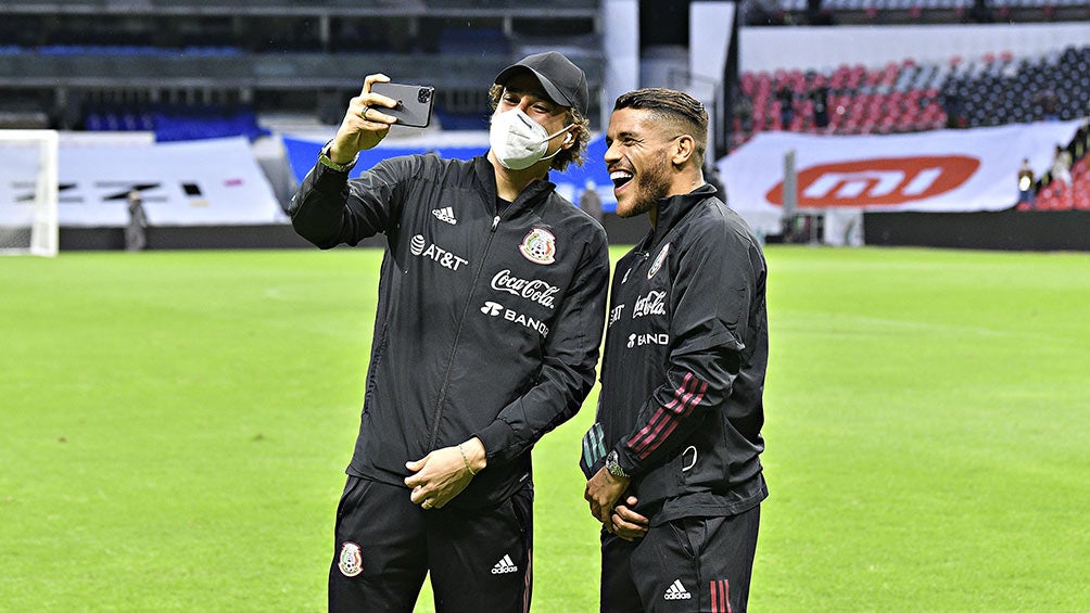 Memo Ochoa y Jonathan dos Santos en el Azteca 