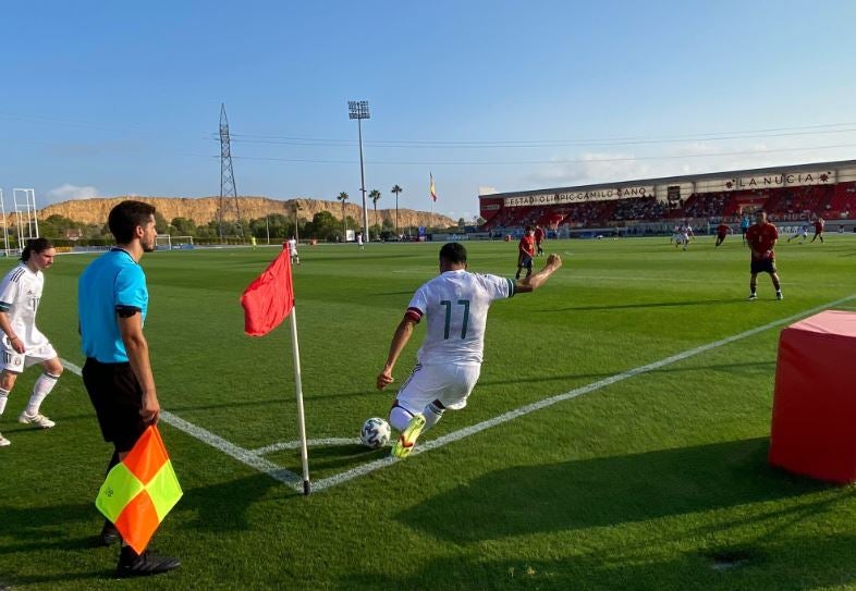 México al ataque contra España