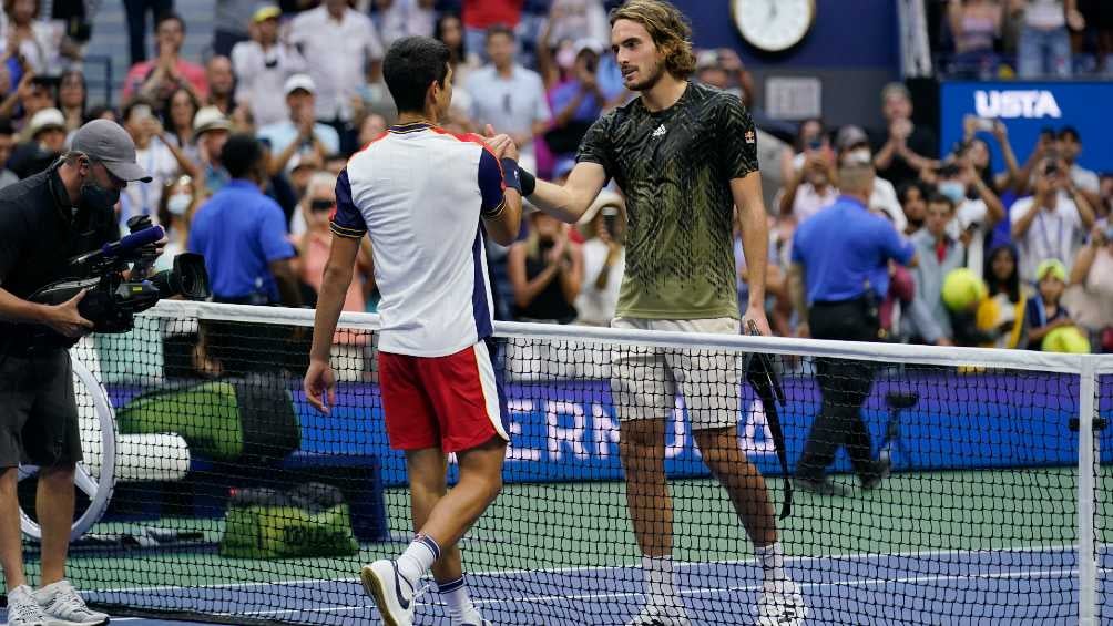 Alcaraz y Tsitsipas al terminar el partido 