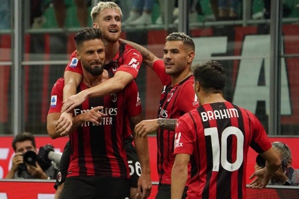 Olivier Giroud celebra anotación con el Milan