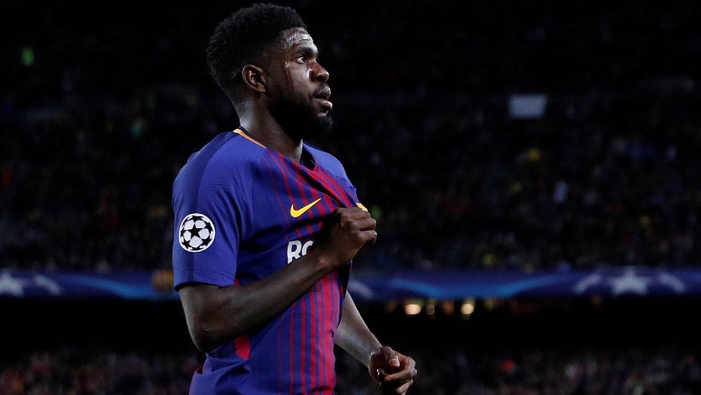 Samuel Umtiti reacciona durante partido con el Barcelona