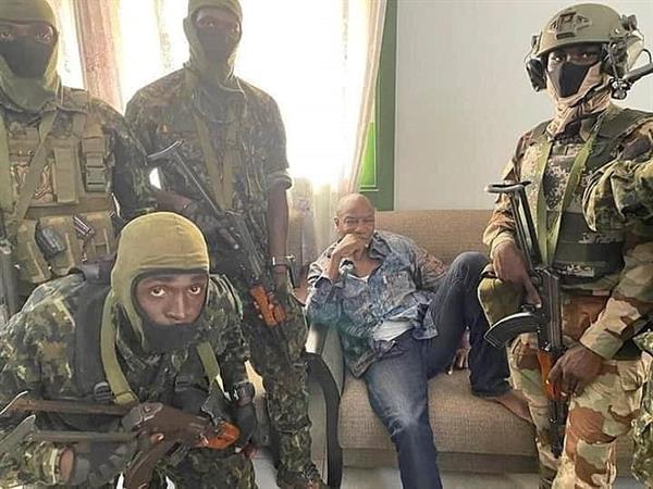 Alpha Conde, presidente de la República de Guinea, detenido por militares en Conakri