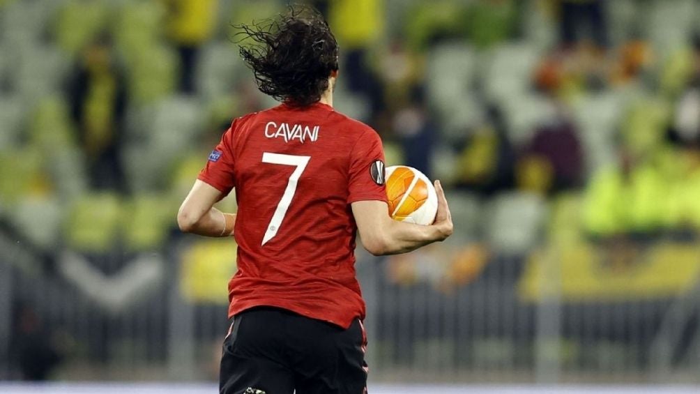 Cavani con el dorsal '7'