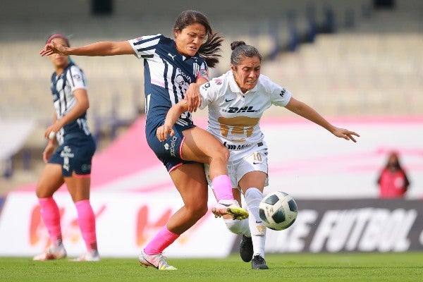 Rebeca Bernal en acción con Monterrey