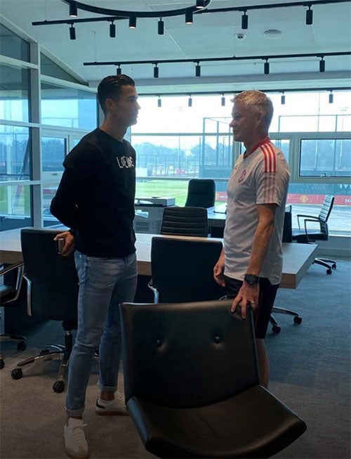 Cristiano Ronaldo junto a Ole Gunnar Solskjaer